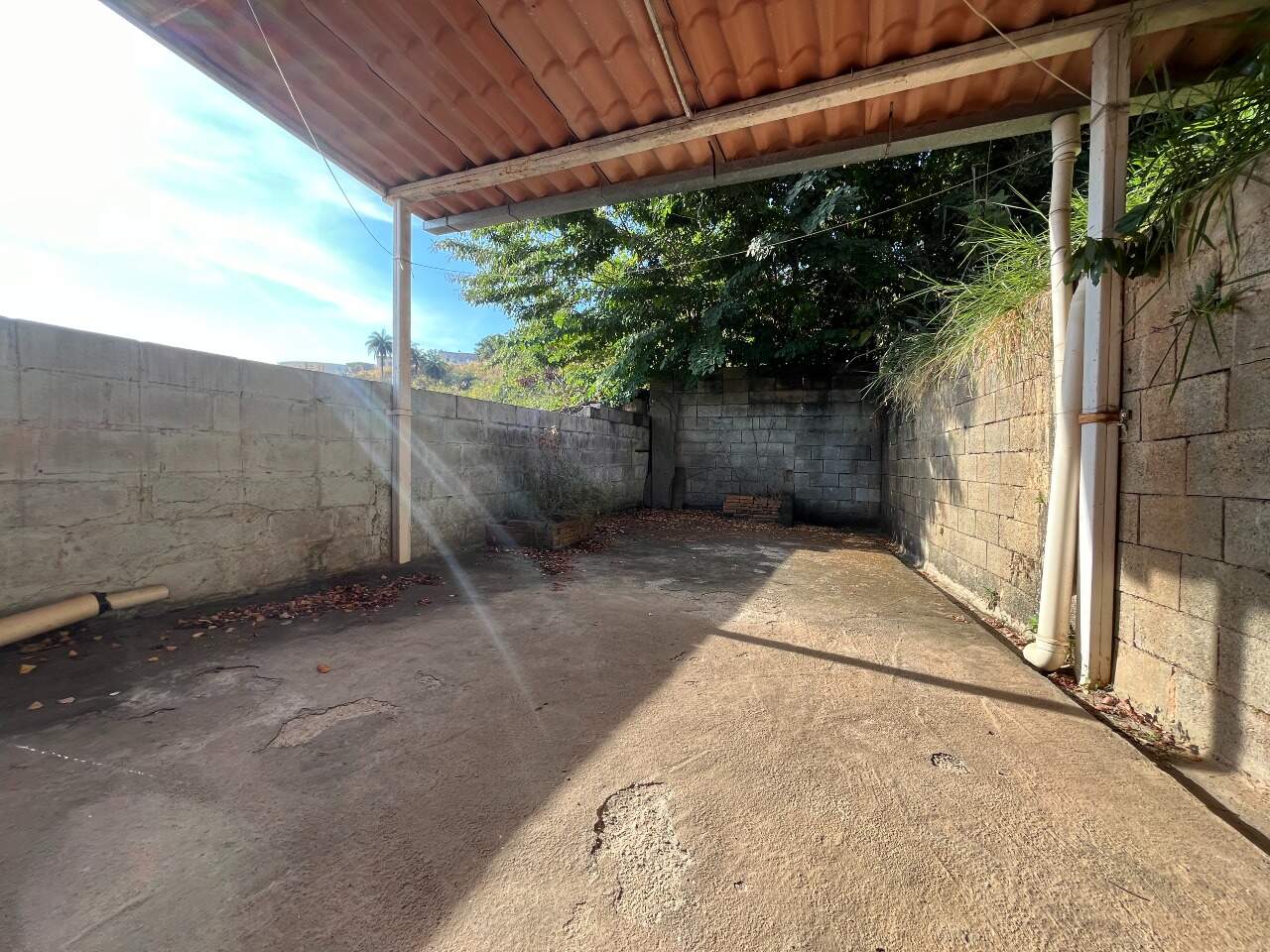 Barracão para aluguel no Teixeira Dias: Barracão para alugar, no bairro Teixeira Dias região do Barreiro.