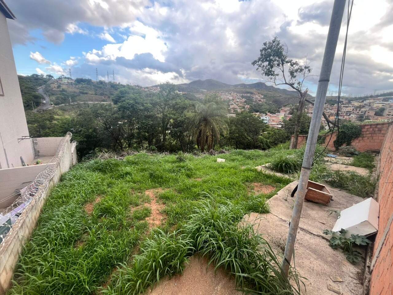 Lote-Área-Terreno à venda no Bonsucesso: 