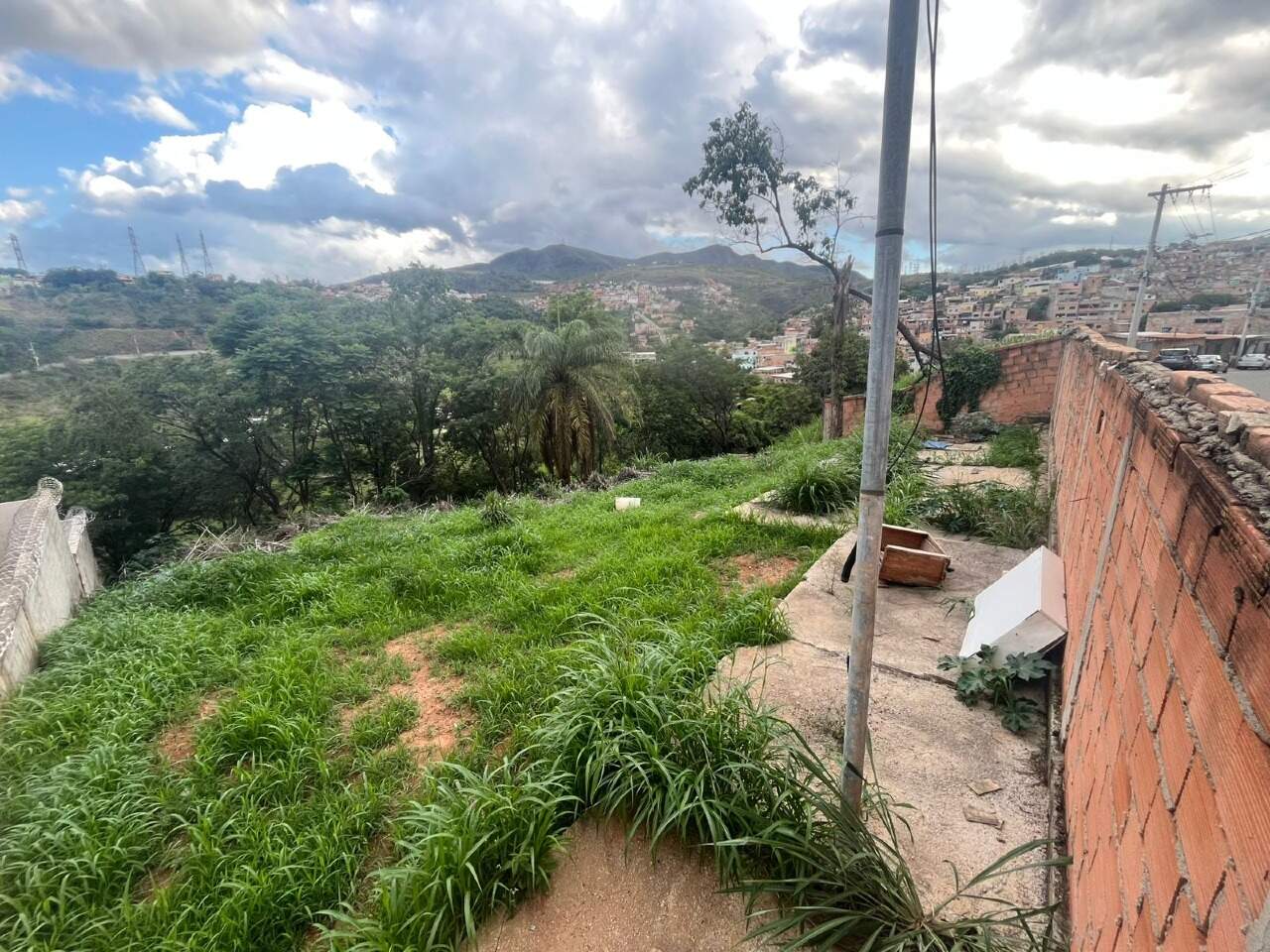 Lote-Área-Terreno à venda no Bonsucesso: 