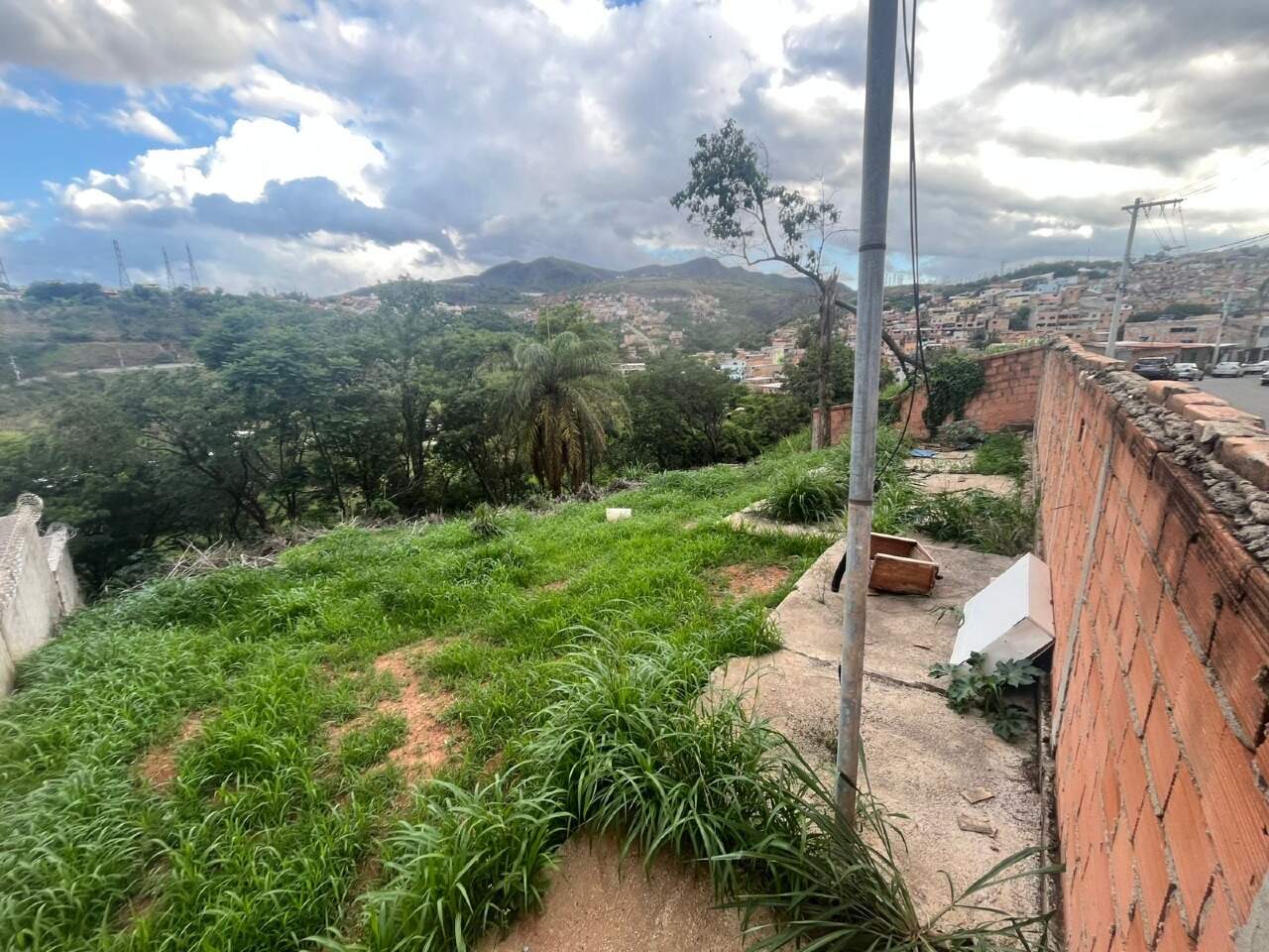 Lote-Área-Terreno à venda no Bonsucesso: 