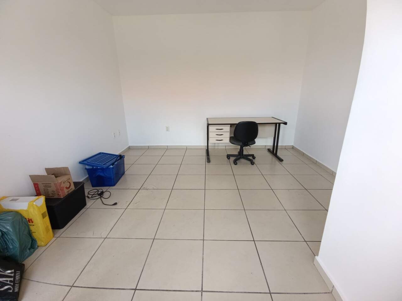 Sala para aluguel no Tirol: Sala para alugar, no bairro Tirol região do Barreiro.