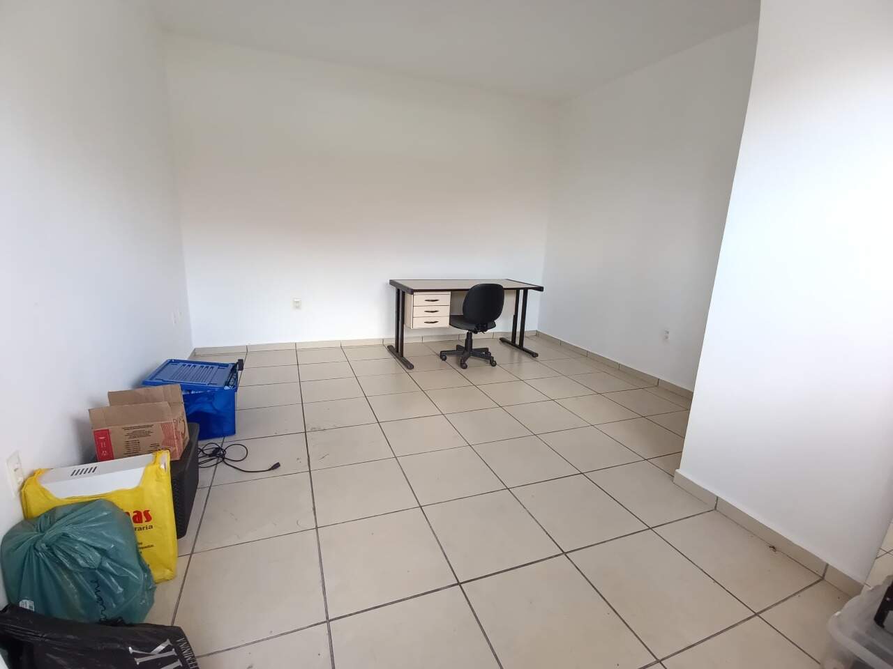 Sala para aluguel no Tirol: Sala para alugar, no bairro Tirol região do Barreiro.
