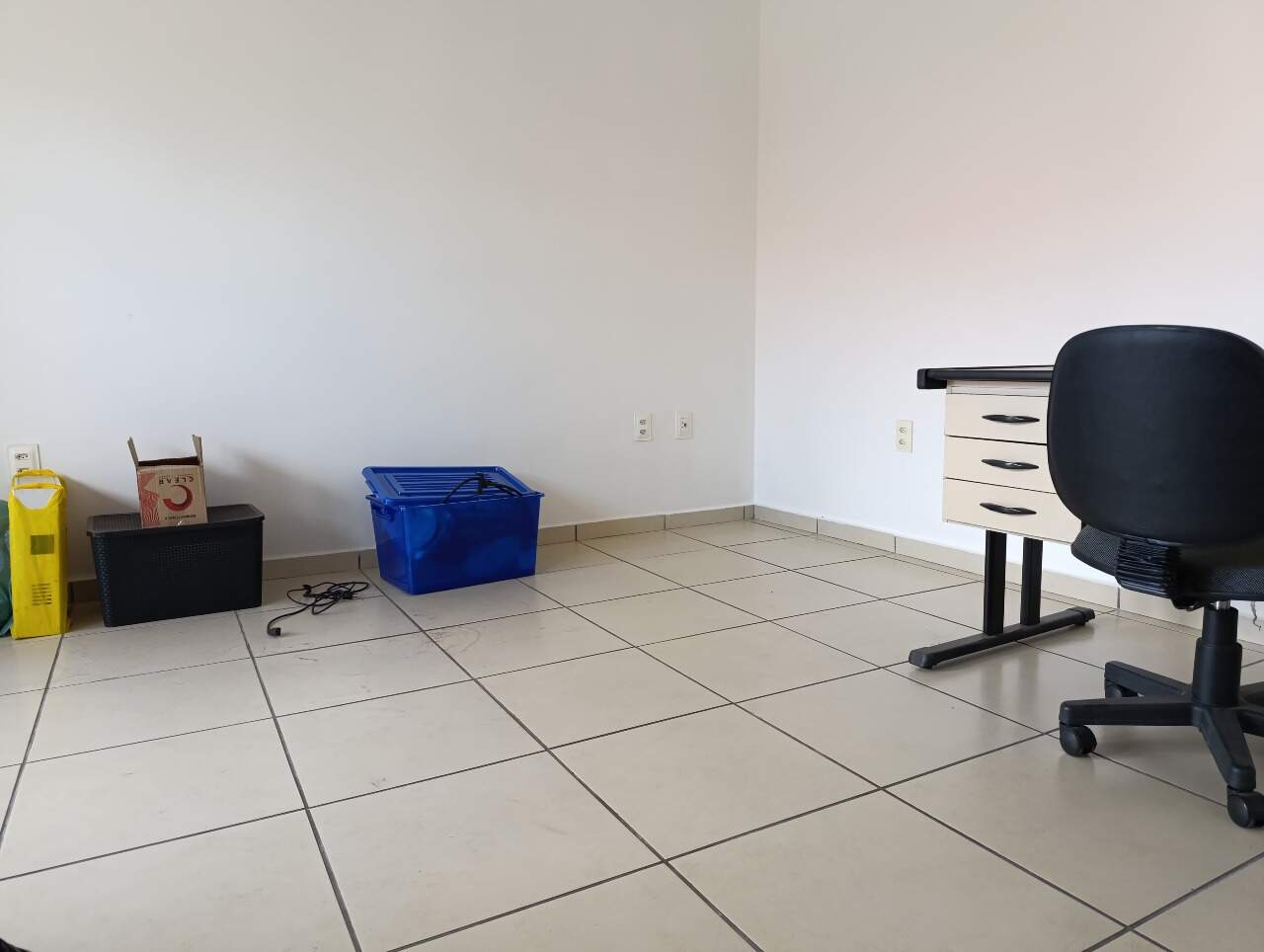 Sala para aluguel no Tirol: Sala para alugar, no bairro Tirol região do Barreiro.