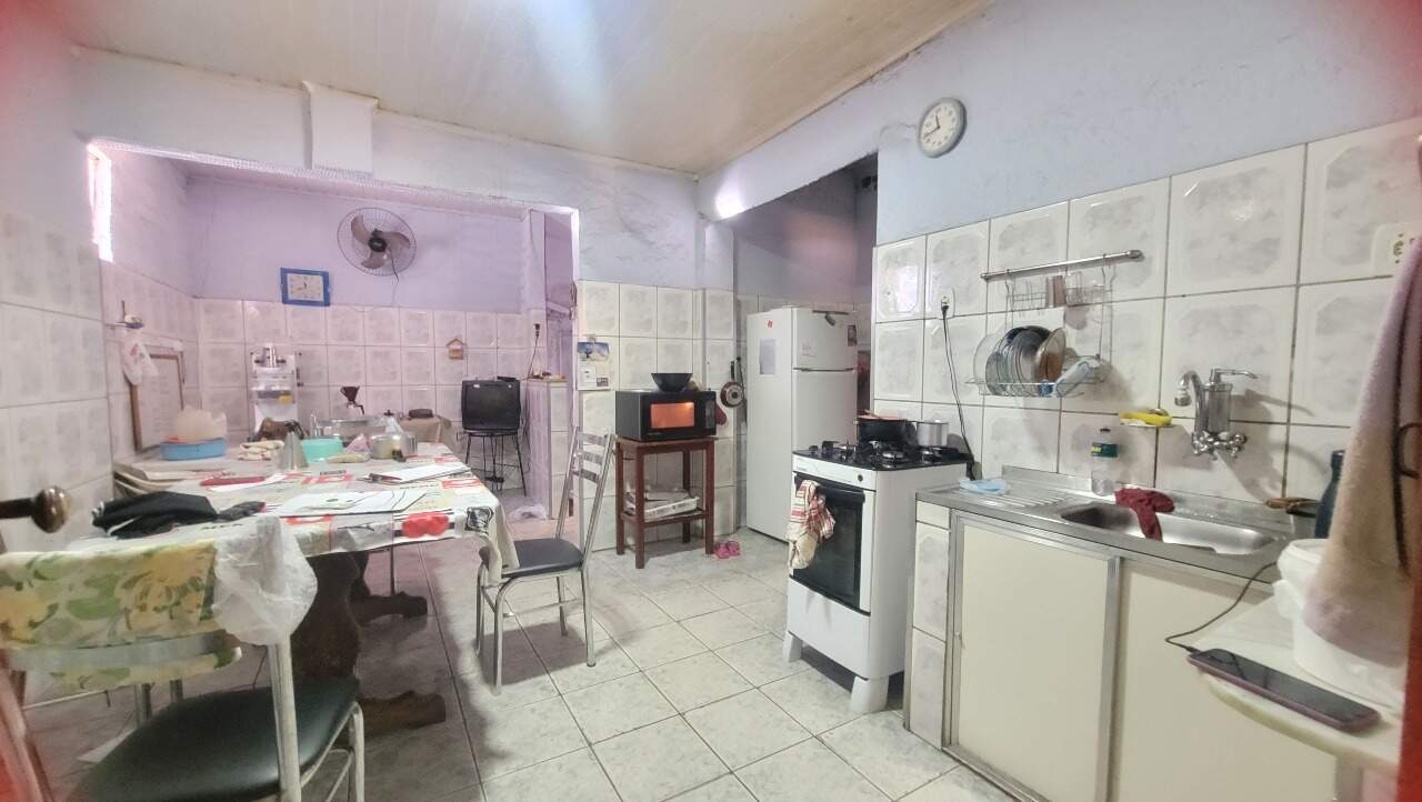 Casa à venda no Barreiro: Casa no Centro do Barreiro de 4 quartos e 2 barracões