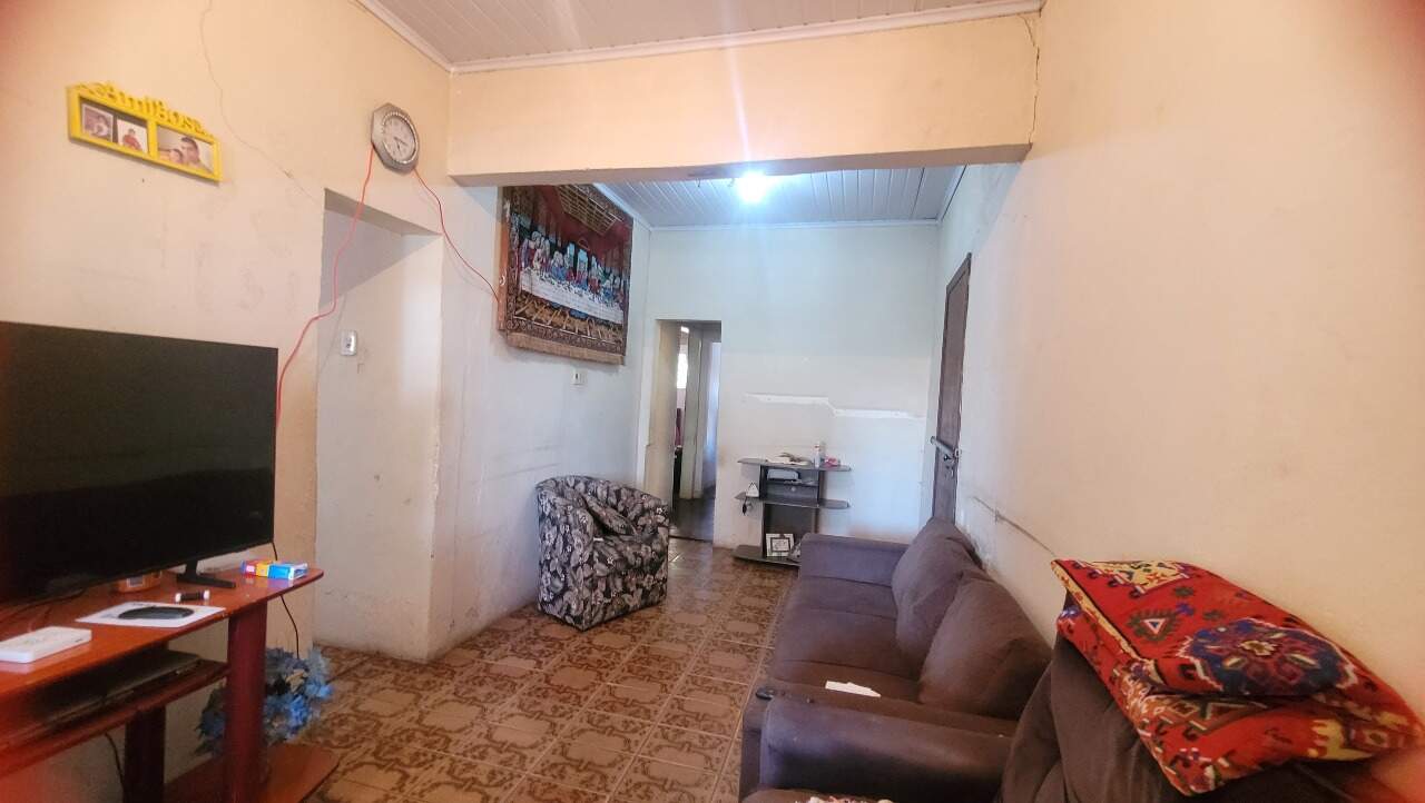 Casa à venda no Barreiro: Casa no Centro do Barreiro de 4 quartos e 2 barracões
