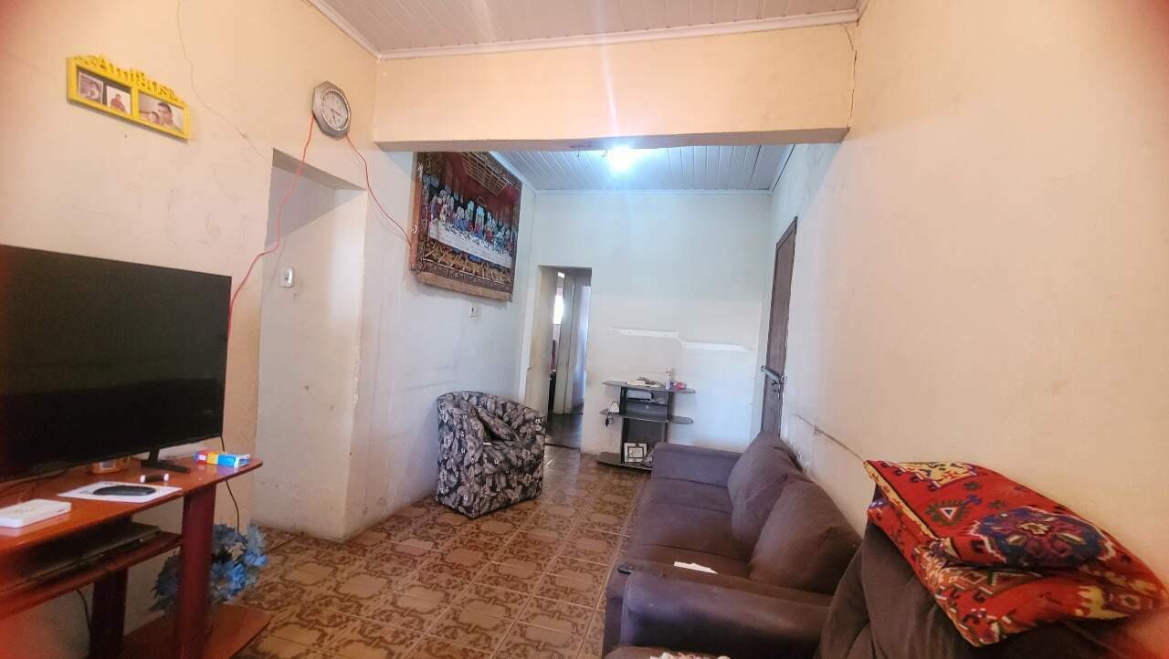 Casa à venda no Barreiro: Casa no Centro do Barreiro de 4 quartos e 2 barracões