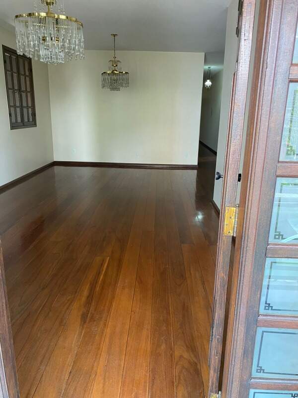 Casa à venda no Barreiro: Casa com 6 Quartos e 4 banheiros à Venda, 360 m² no centro do Barreiro