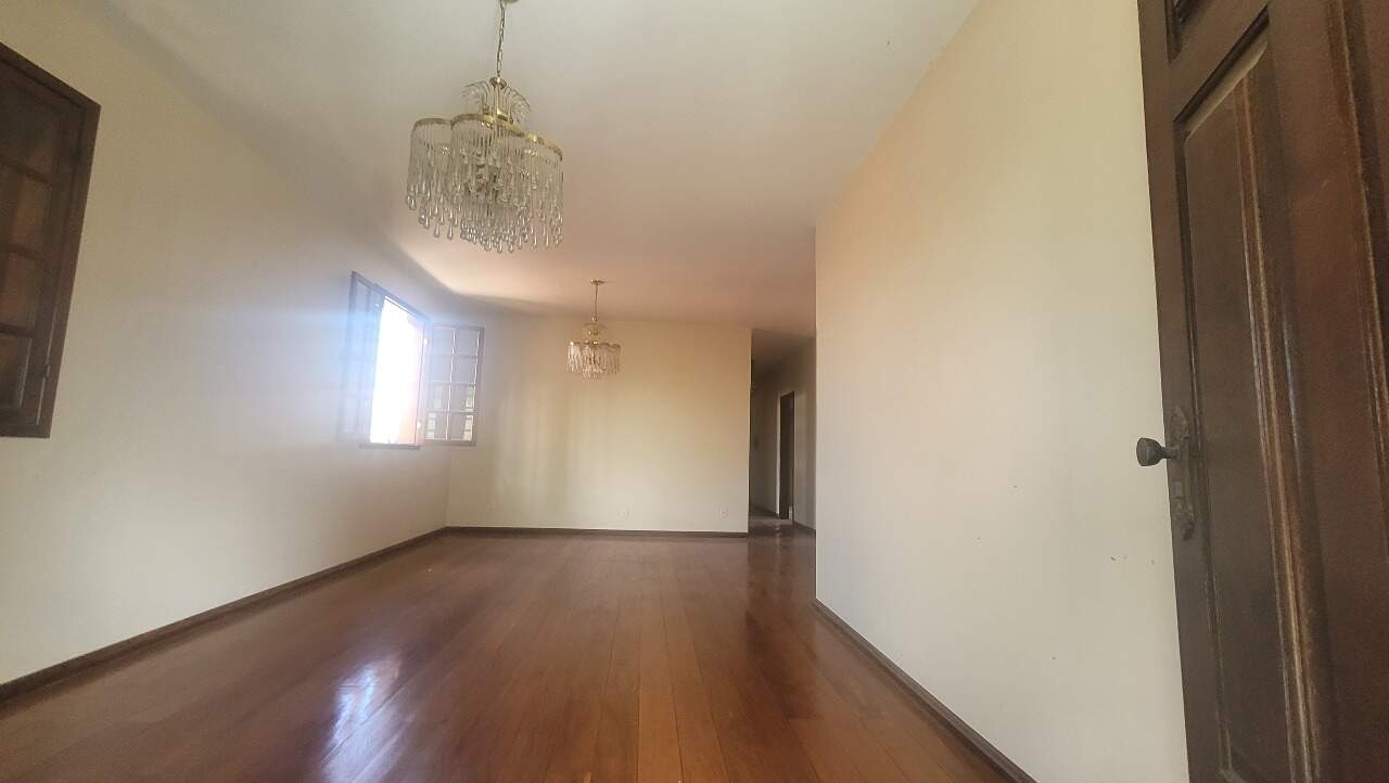 Casa à venda no Barreiro: Casa com 6 Quartos e 4 banheiros à Venda, 360 m² no centro do Barreiro