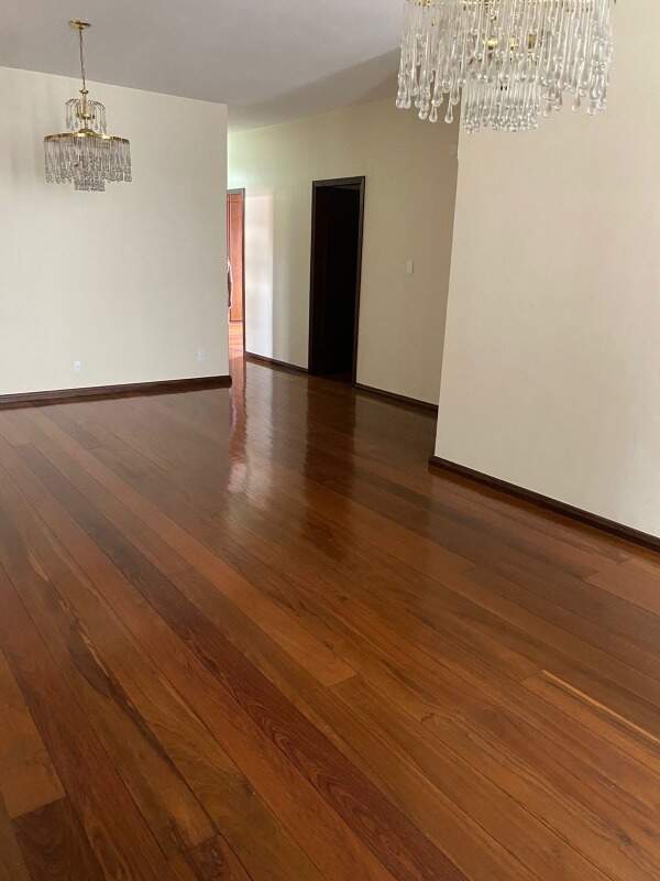 Casa à venda no Barreiro: Casa com 6 Quartos e 4 banheiros à Venda, 360 m² no centro do Barreiro