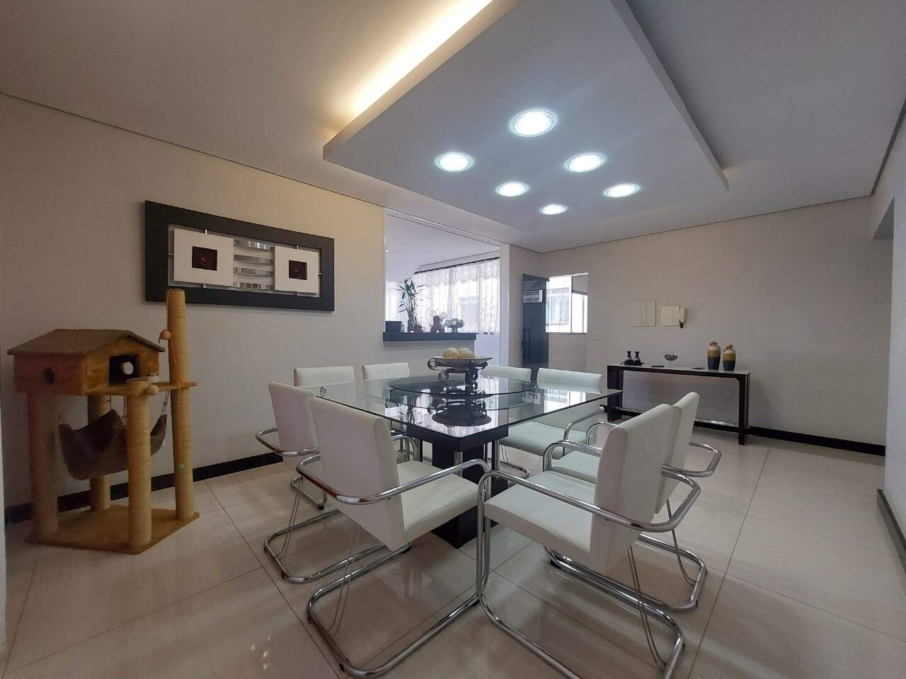 Casa à venda no Diamante: Excelente Casa com 05 quartos planejados com móveis planejados no Diamante, região do Barreiro.