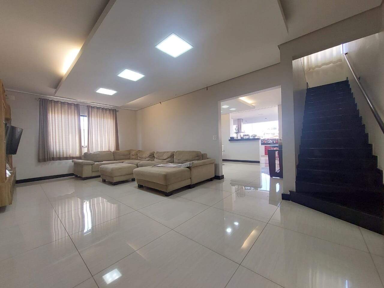Casa à venda no Diamante: Excelente Casa com 05 quartos planejados com móveis planejados no Diamante, região do Barreiro.
