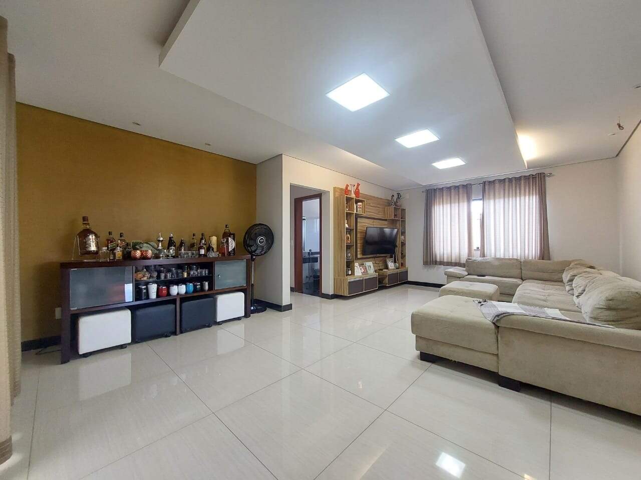Casa à venda no Diamante: Excelente Casa com 05 quartos planejados com móveis planejados no Diamante, região do Barreiro.