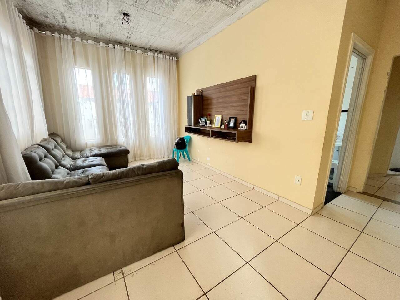 Casa para aluguel no Cardoso: Casa pra alugar, 04 Quartos e 01 vaga, no bairro Cardoso região do Barreiro.