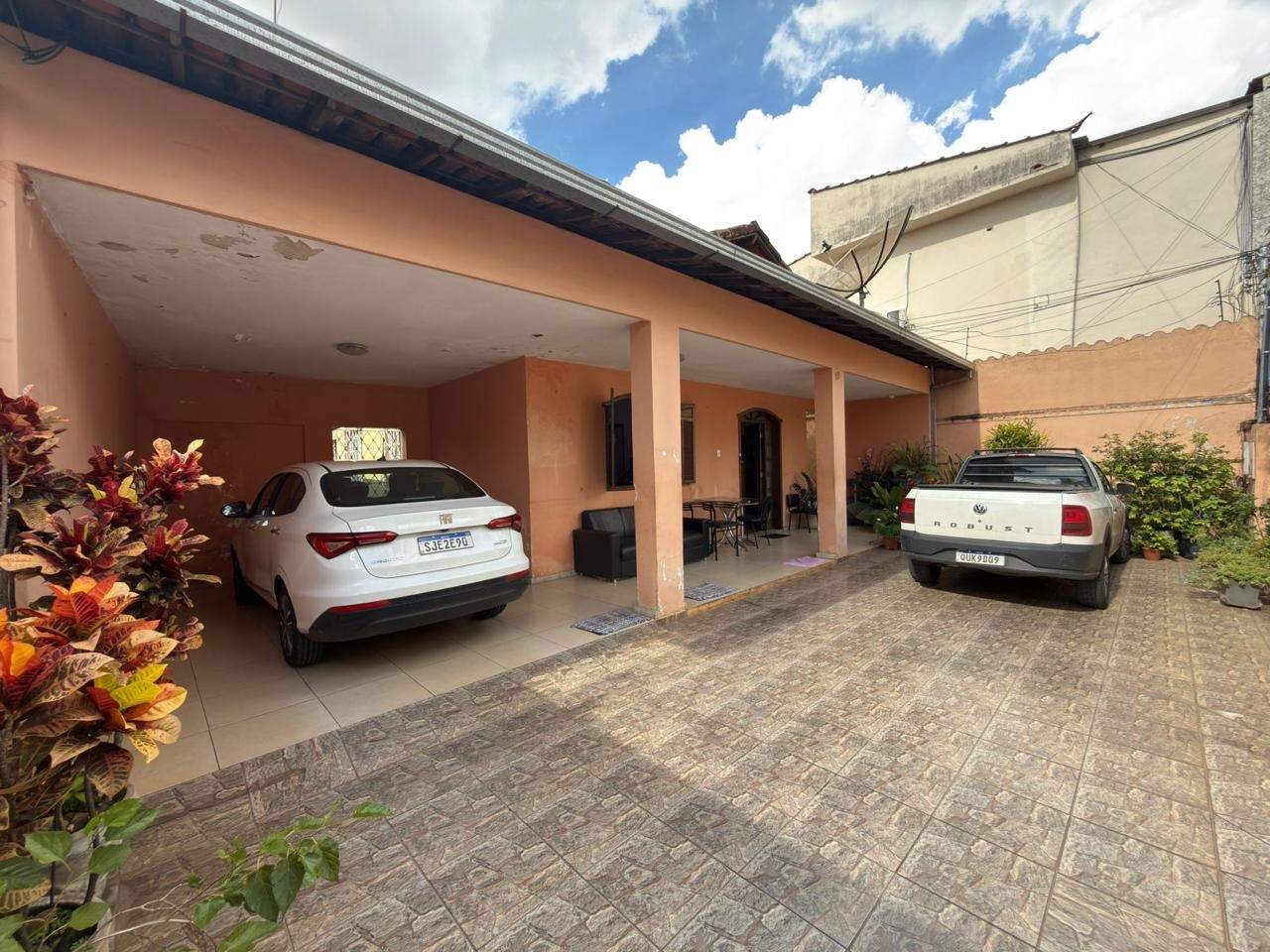 Casa à venda no Barreiro: Casa à venda 05 Quartos no Barreiro área central.