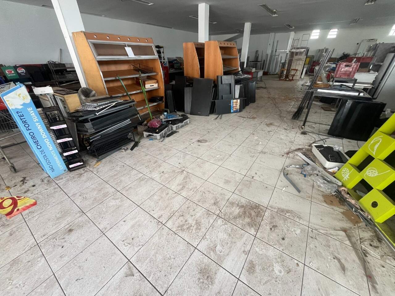 Loja para aluguel no Mangueiras: Loja para aluguel - Mangueiras, - Belo Horizonte