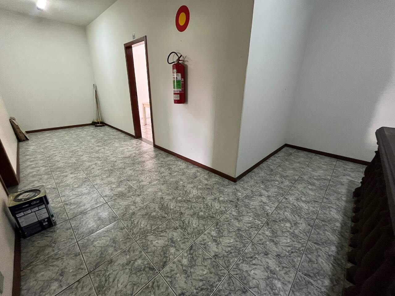 Casa Comercial à venda no Tirol: Casa Comercial e 03 Lojas à venda no bairro Tirol, região do Barreiro.