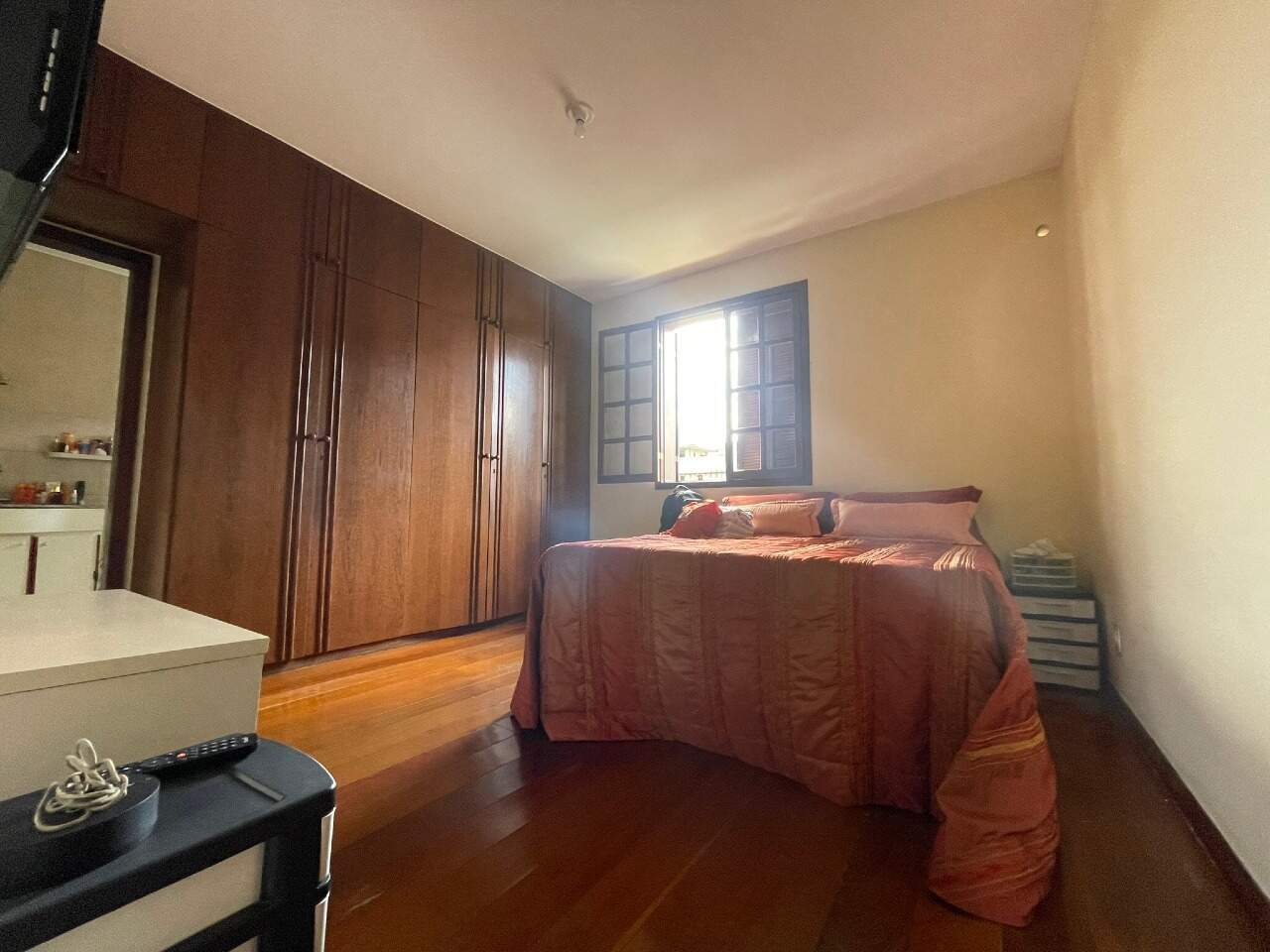 Casa para aluguel no Barreiro: Casa para alugar, 06 Quartos sendo 02 suítes e 04 Vagas, na região do Barreiro.