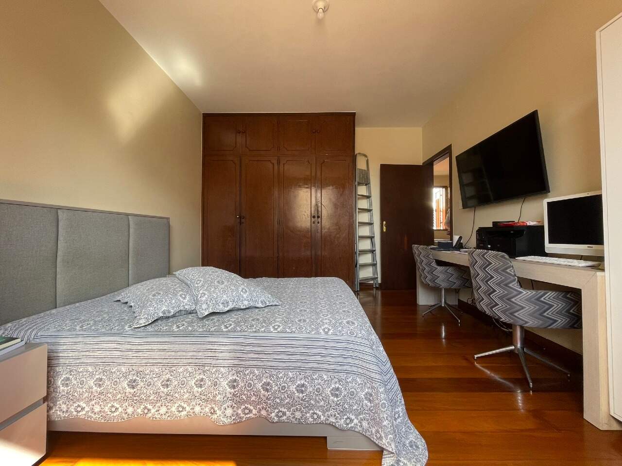 Casa para aluguel no Barreiro: Casa para alugar, 06 Quartos sendo 02 suítes e 04 Vagas, na região do Barreiro.