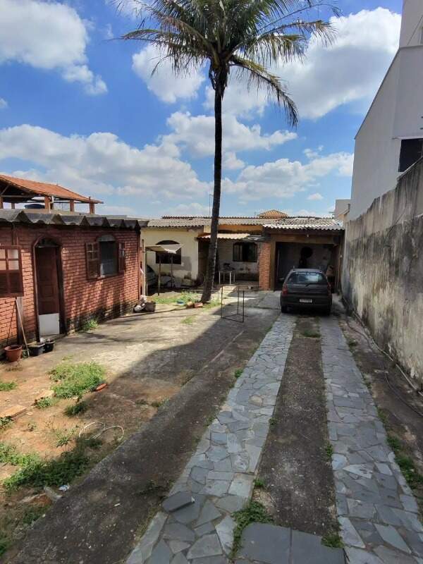 Lote-Área-Terreno à venda no Araguaia: Lote à venda, no bairro Araguaia , região do Barreiro.