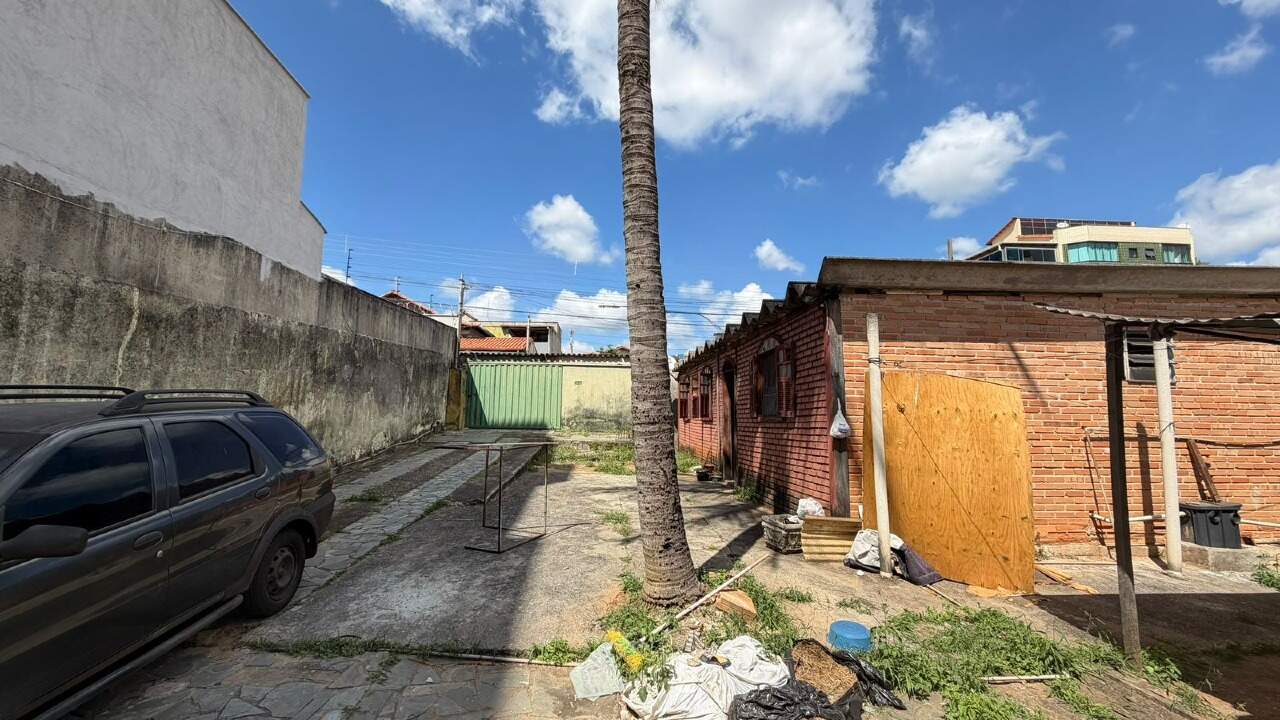 Lote-Área-Terreno à venda no Araguaia: Lote à venda, no bairro Araguaia , região do Barreiro.