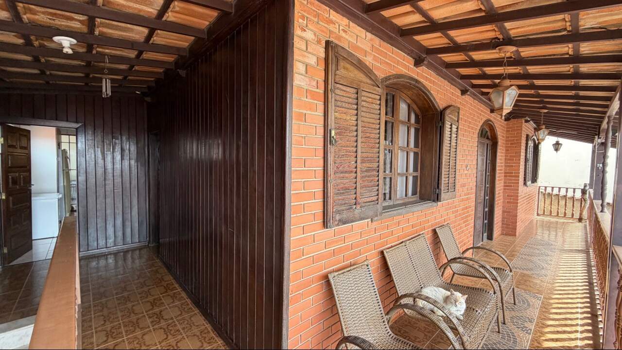 Casa à venda no Tirol: Casa á venda 03 Quartos sendo 01 Suíte no bairro Tirol, região do Barreiro.