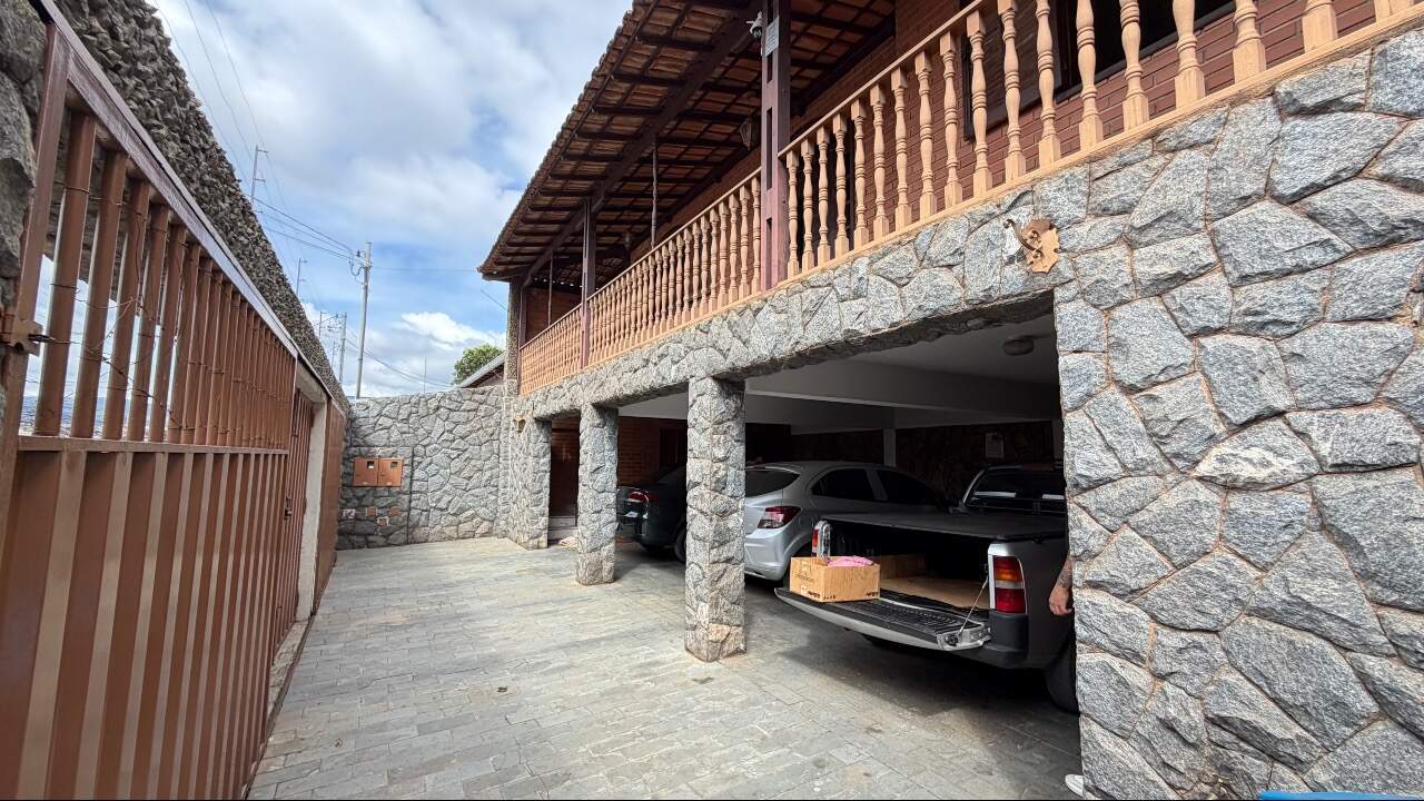 Casa à venda no Tirol: Casa á venda 03 Quartos sendo 01 Suíte no bairro Tirol, região do Barreiro.