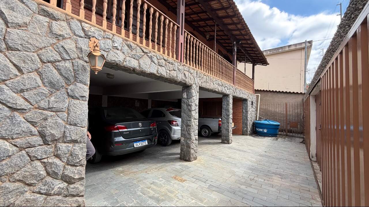 Casa à venda no Tirol: Casa á venda 03 Quartos sendo 01 Suíte no bairro Tirol, região do Barreiro.