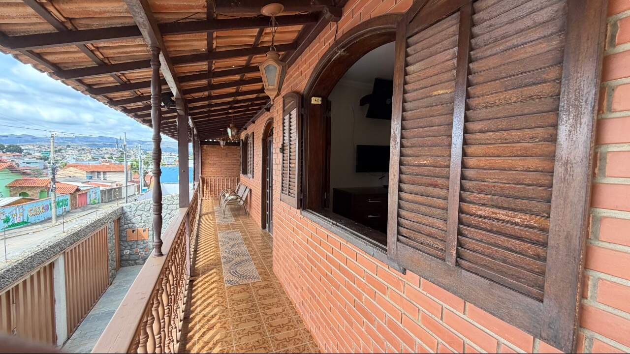 Casa à venda no Tirol: Casa á venda 03 Quartos sendo 01 Suíte no bairro Tirol, região do Barreiro.
