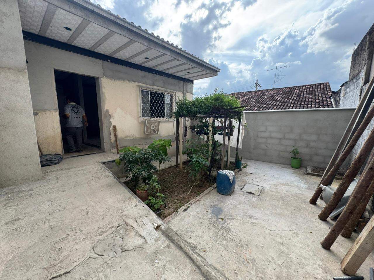 Casa à venda no Diamante: Casa comercial à venda, 02 Quartos no bairro Diamante, região do Barreiro.