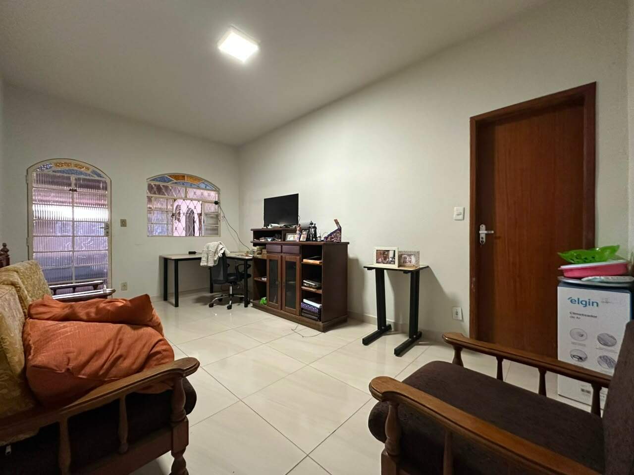 Casa à venda no Araguaia: Casa á venda 03 Quartos no bairro Araguaia, região do Barreiro. 