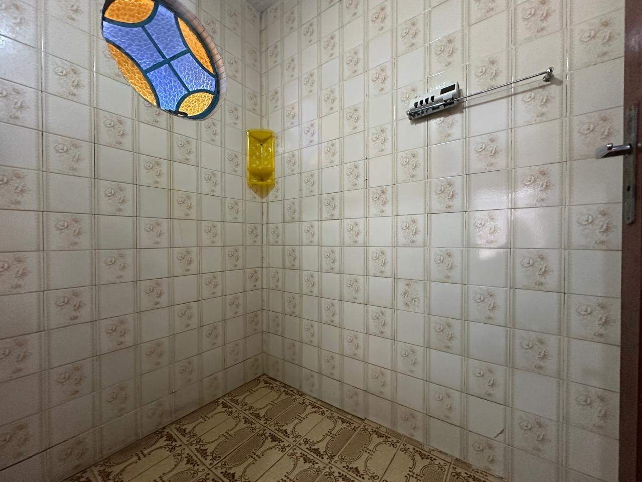 Casa à venda no Araguaia: Casa à venda, 04 Quartos e 02 vagas, no bairro Araguaia, região do Barreiro.