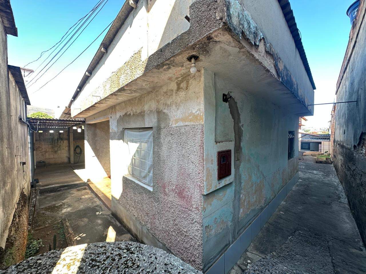 Casa à venda no Araguaia: Casa à venda, 04 Quartos e 02 vagas, no bairro Araguaia, região do Barreiro.