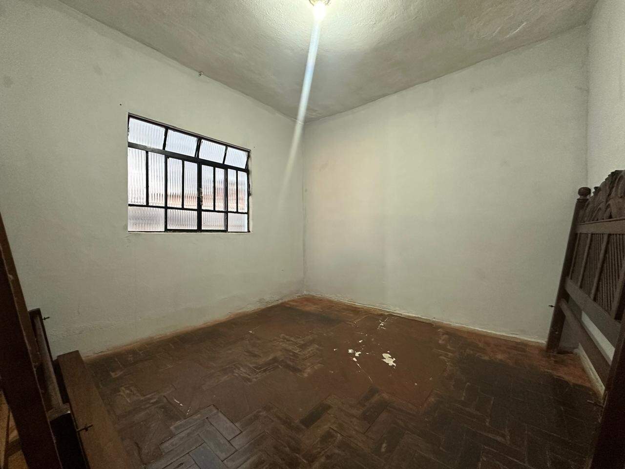 Casa à venda no Araguaia: Casa à venda, 04 Quartos e 02 vagas, no bairro Araguaia, região do Barreiro.