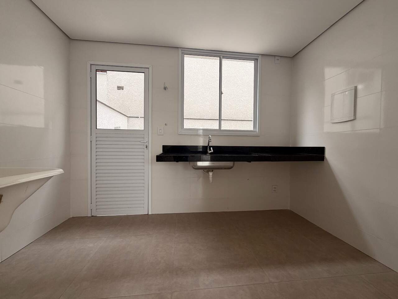 Prédio à venda no Milionários: Apartamentos à venda com 02 e 03 Quartos no bairro Milionários