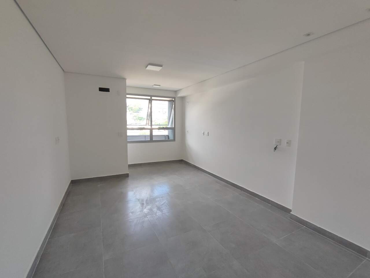Sala para alugar no Milionários no condomínio Granvitta - Comercial
