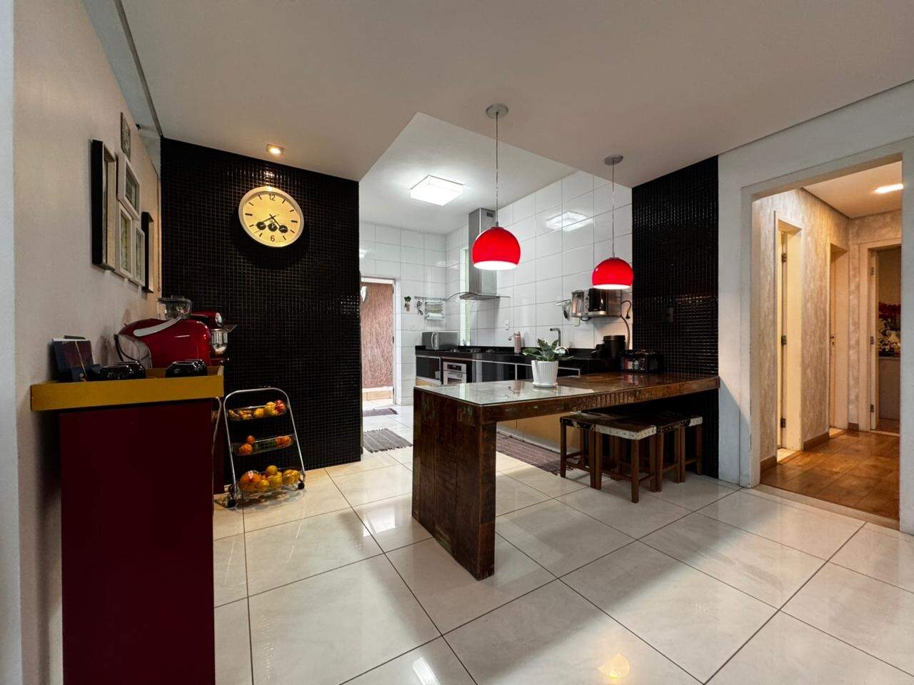 Casa à venda no Tirol: Casa à venda com 04 Quartos sendo 01 suíte no bairro Tirol