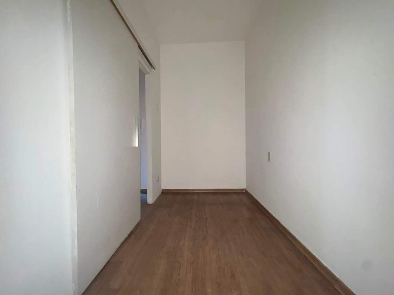 Sala para aluguel no Barreiro: Sala comercial para alugar, no centro comercial do Barreiro.