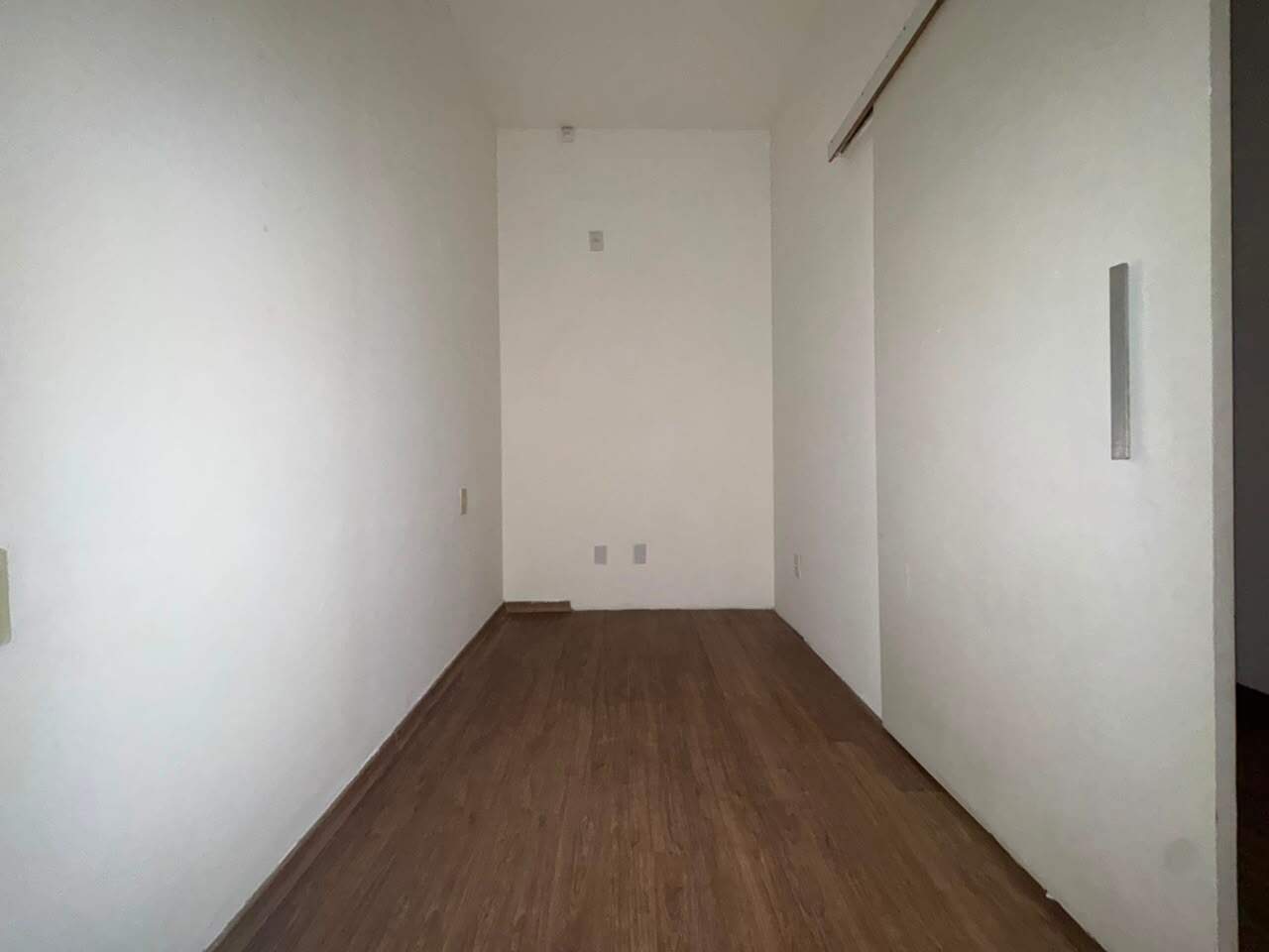 Sala para aluguel no Barreiro: Sala comercial para alugar, no centro comercial do Barreiro.