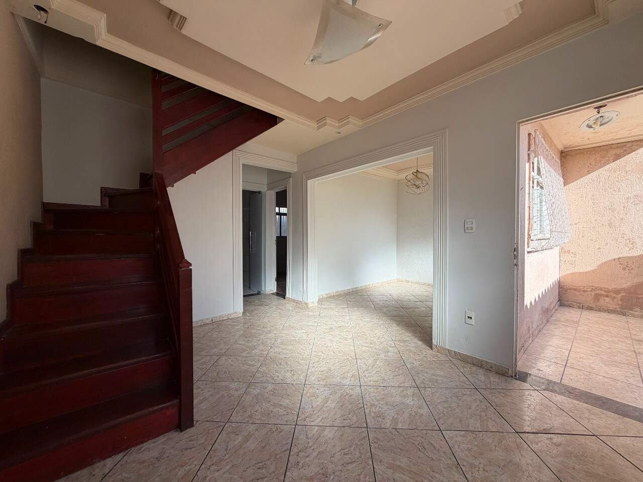 Casa Geminada à venda no Brasil Industrial: Casa Geminada à venda, 02 quartos e 01 vaga no bairro Brasil Industrial região do Barreiro.