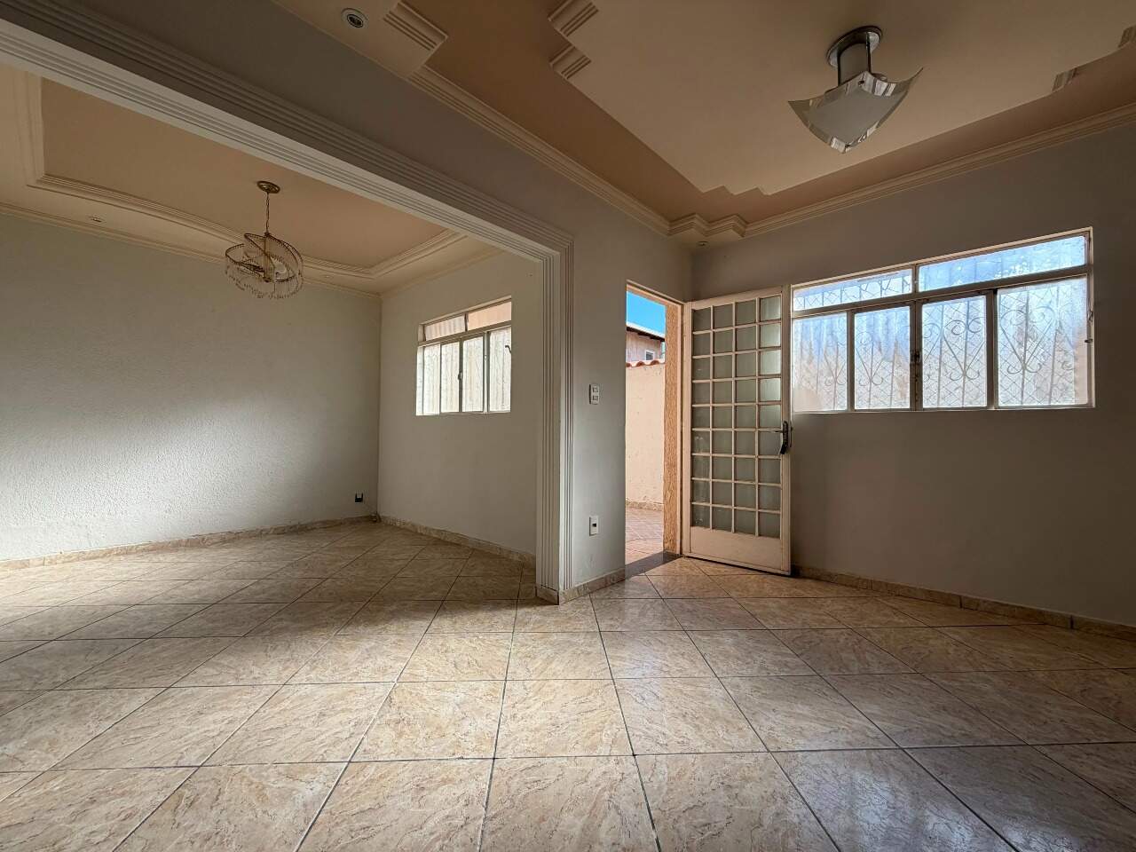 Casa Geminada à venda no Brasil Industrial: Casa Geminada à venda, 02 quartos e 01 vaga no bairro Brasil Industrial região do Barreiro.