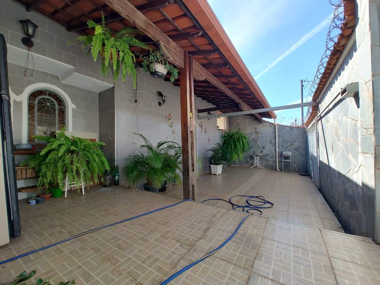 Casa à venda no Barreiro: Casa à venda, 04 Quartos sendo 01 suíte, e 03 vagas, no Conjunto Ademar Maldonado, região do Barreiro