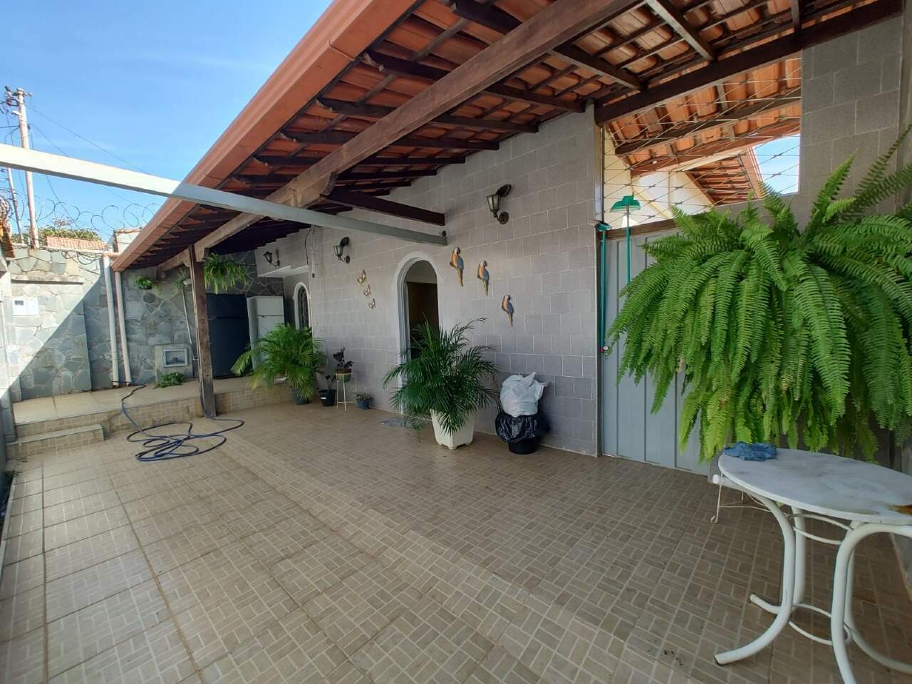 Casa à venda no Barreiro: Casa à venda, 04 Quartos sendo 01 suíte, e 03 vagas, no Conjunto Ademar Maldonado, região do Barreiro