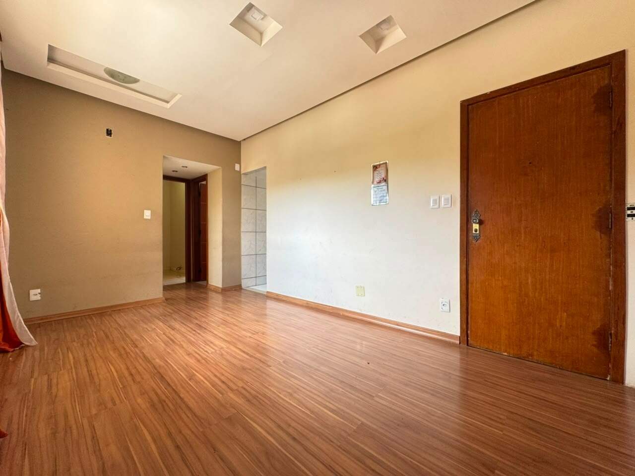 Apartamento para aluguel no Flávio De Oliveira: Apartamento para alugar, 02 Quartos e 01 vaga, no bairro Flávio de Oliveira região do Barreiro.