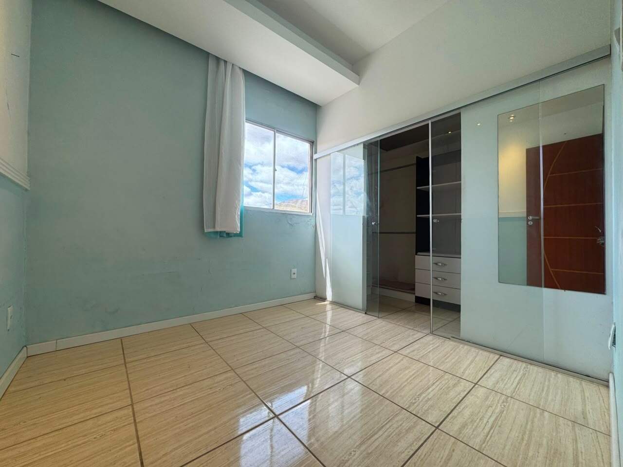 Apartamento para aluguel no Flávio De Oliveira: Apartamento para alugar, 02 Quartos e 01 vaga, no bairro Flávio de Oliveira região do Barreiro.