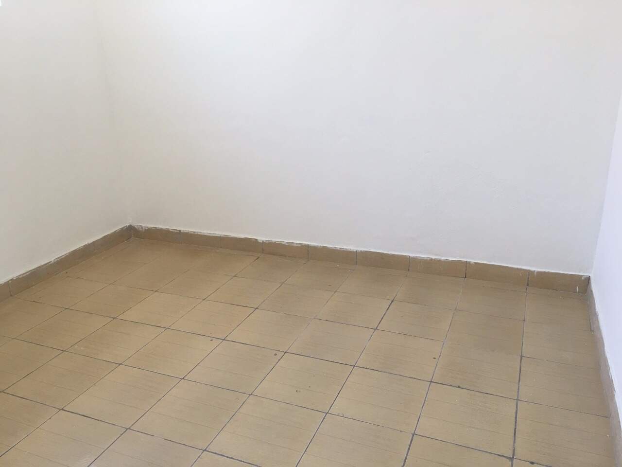 Casa Geminada para aluguel no Tirol: Casa para alugar, 02 Quartos, Tirol - Barreiro/MG
