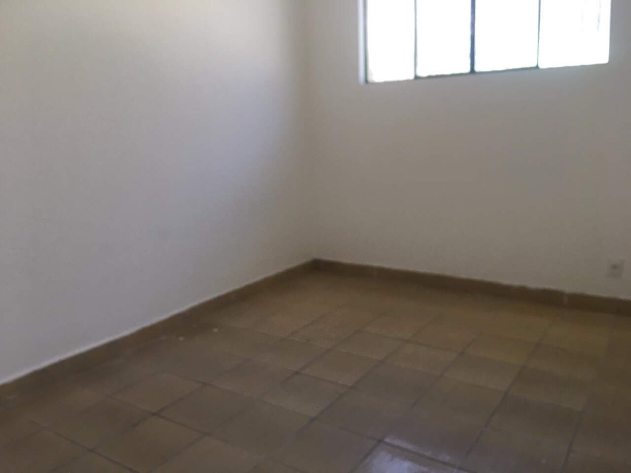 Casa Geminada para aluguel no Tirol: Casa para alugar, 02 Quartos, Tirol - Barreiro/MG