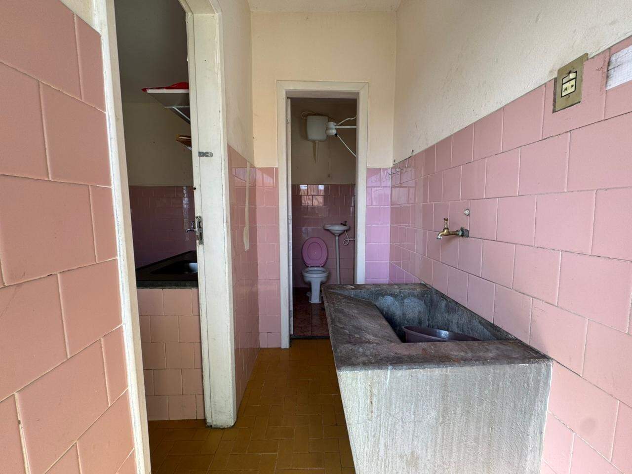 Barracão para aluguel no Barreiro: Barracão para alugar, 01 Quarto - Barreiro/MG
