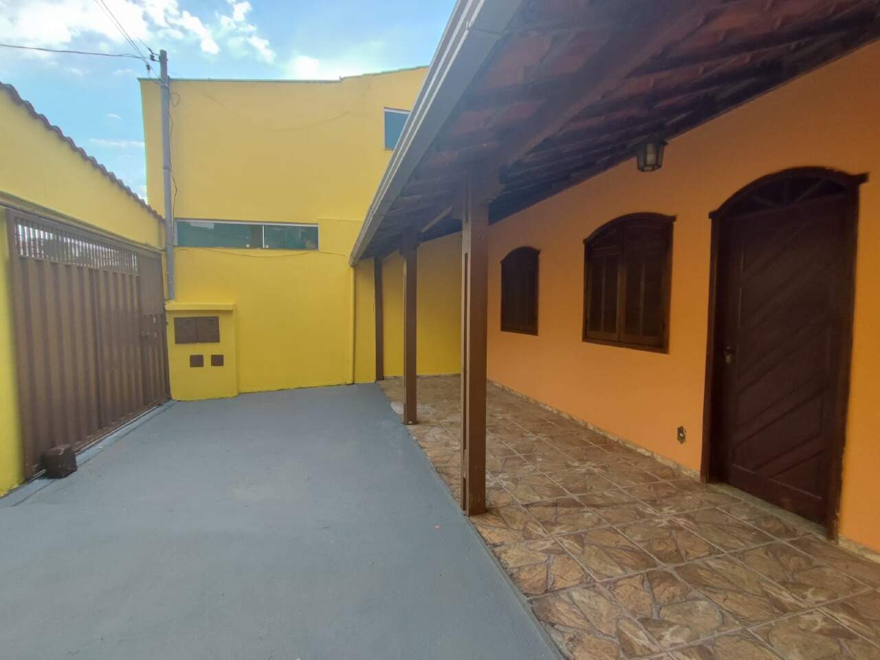 Casa para aluguel no Brasil Industrial: Casa para alugar, 03 quartos com suíte, Brasil Industrial - Barreiro/MG