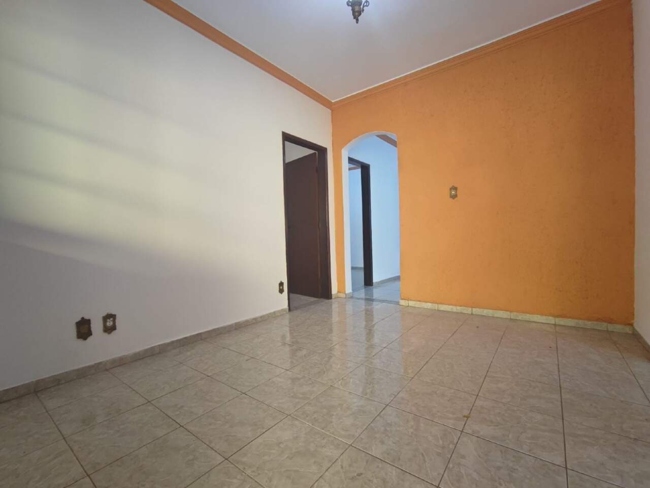 Casa para aluguel no Brasil Industrial: Casa para alugar, 03 quartos com suíte, Brasil Industrial - Barreiro/MG