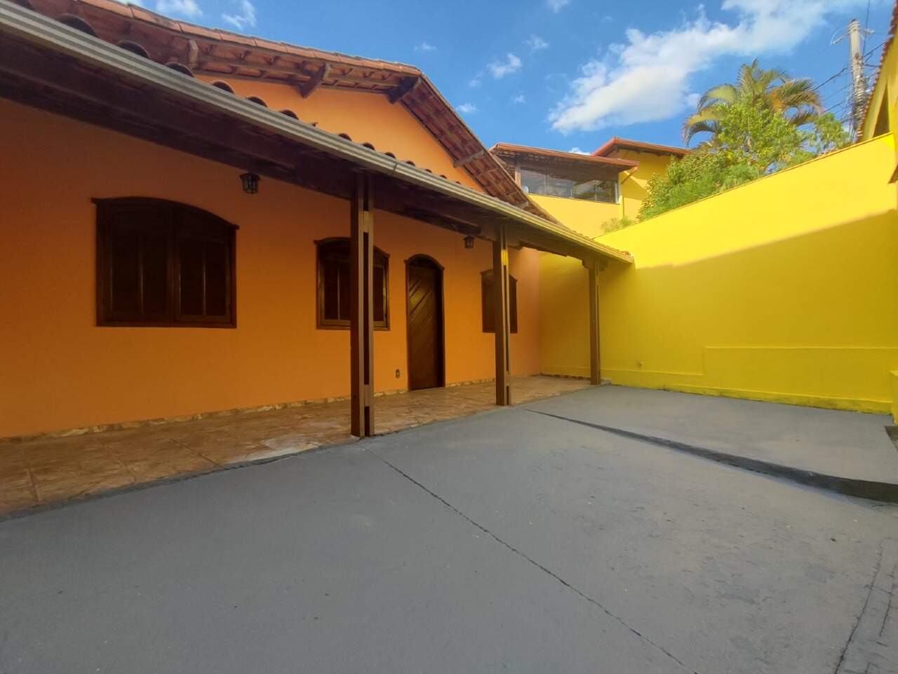 Casa para aluguel no Brasil Industrial: Casa para alugar, 03 quartos com suíte, Brasil Industrial - Barreiro/MG